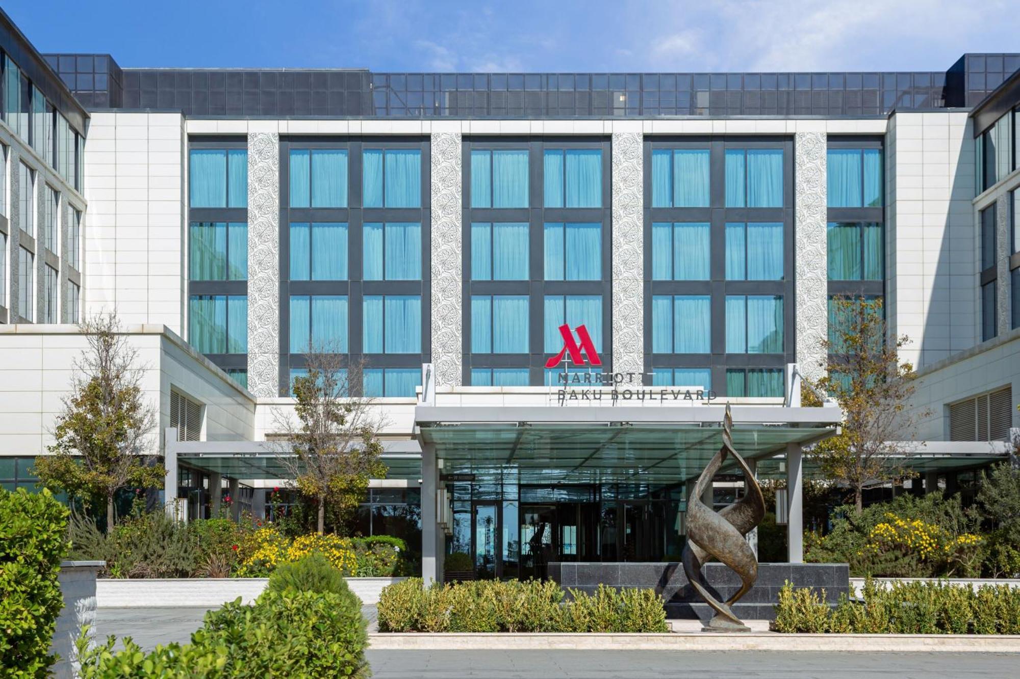 Baku Marriott Hotel Boulevard Bagian luar foto The hotel in 2019
