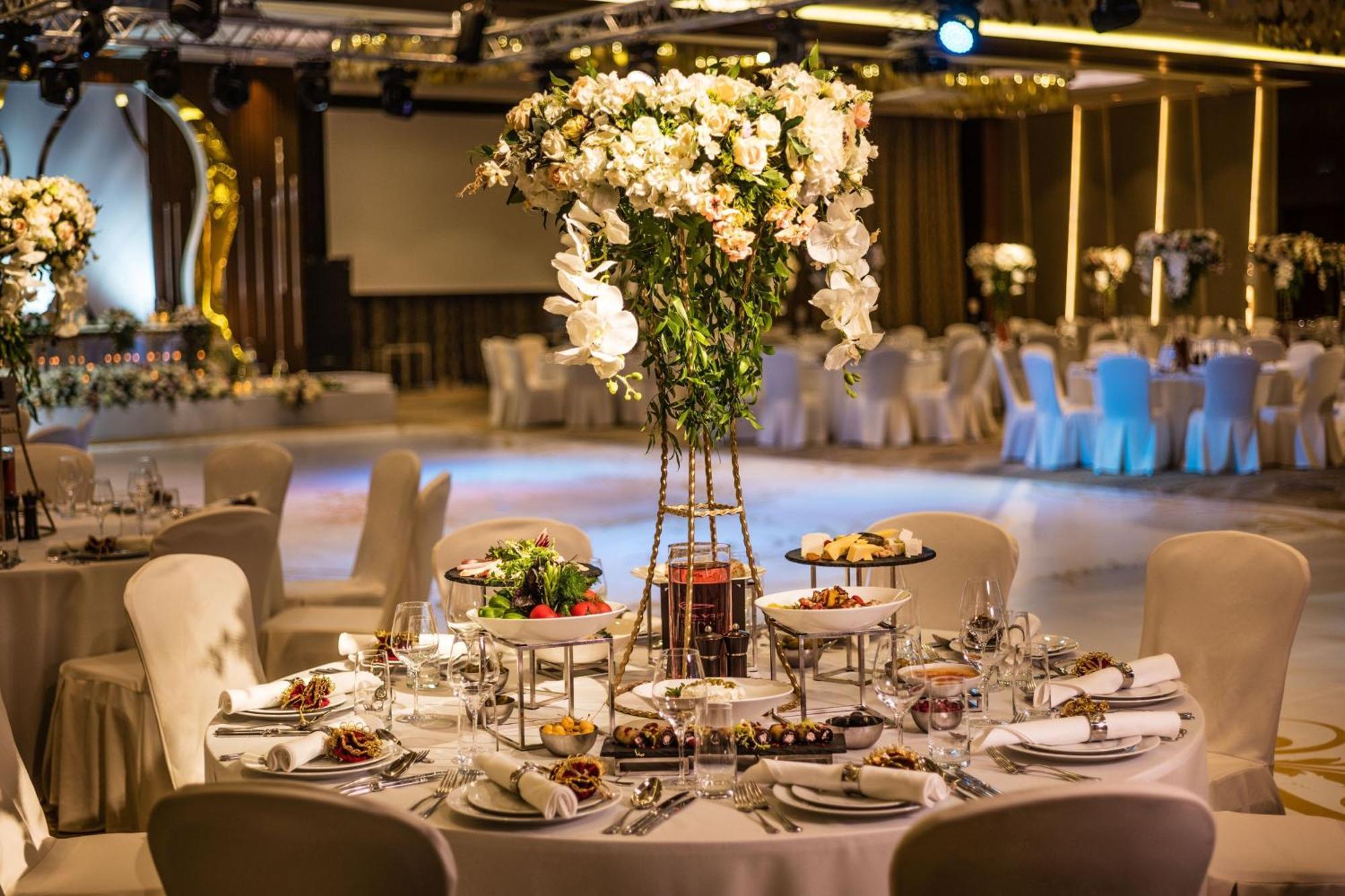 Baku Marriott Hotel Boulevard Bagian luar foto The 2015 British Academy Television Awards at the Royal Television Society Television Centre