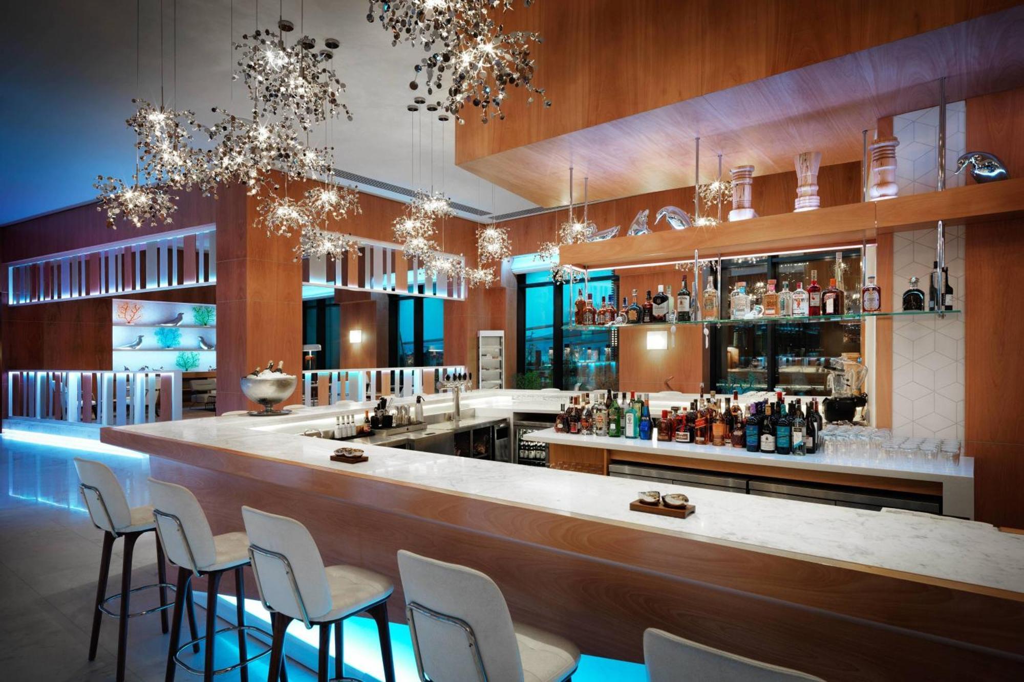 Baku Marriott Hotel Boulevard Bagian luar foto The bar at the 101 bar